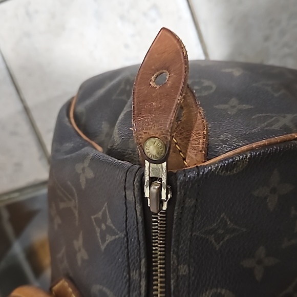 EUC Louis Vuitton Monogram Speedy 30 - Picture 11 of 17